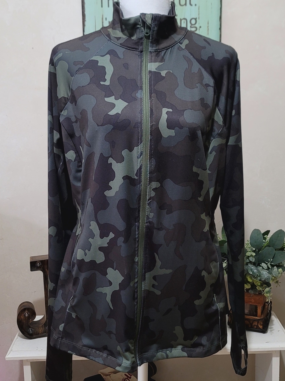 Tek Gear Women's Green Camouflage Full-Zip Lightweight Jacket